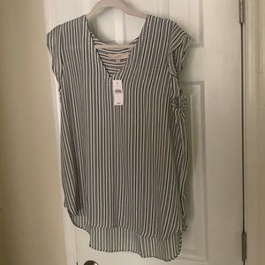 Lady sleeveless blouse